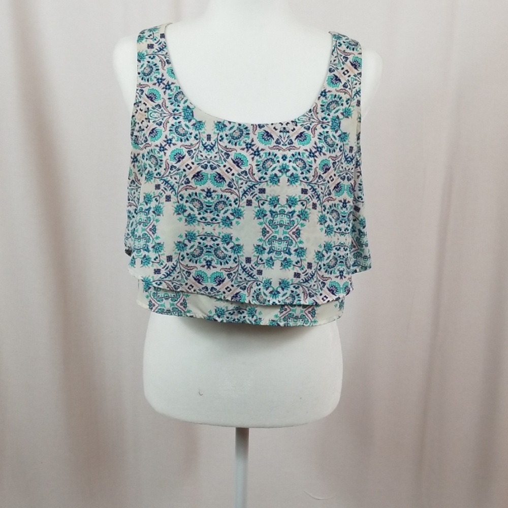 Charlotte Russe floral crop top. Size medium.